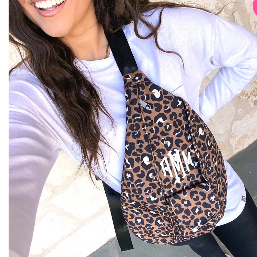 NEW🌟Sling backpack - Picture 3 of 7